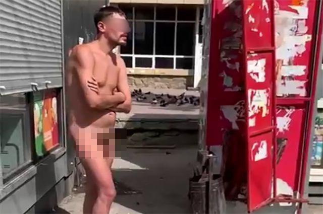 Фото «Во время приступов я иногда раздеваюсь»: 29-летний мужчина признался, почему гуляет голым по центру Новосибирска 3