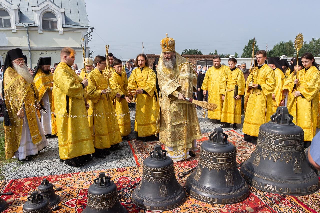 Фото Шеститонный купол подняли на новый храм в селе Козиха под Новосибирском 3