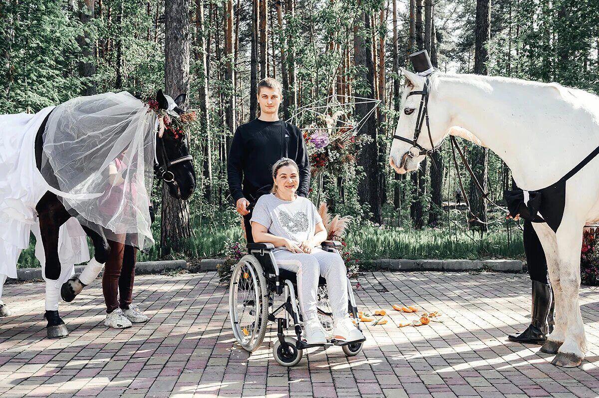 Фото «Лежала в кровати и кричала от страха»: как сибирячка в инвалидном кресле организовывает свадьбы в Новосибирске 5