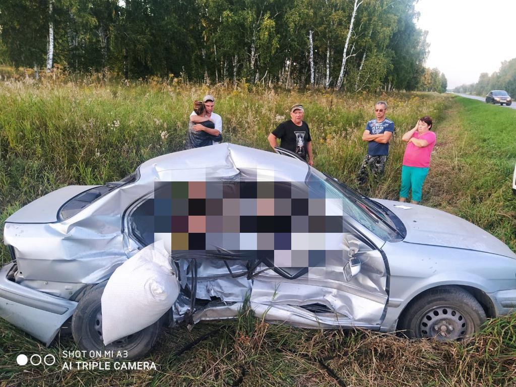 Фото Два человека погибли в ДТП с Mercedes Benz под Новосибирском 3