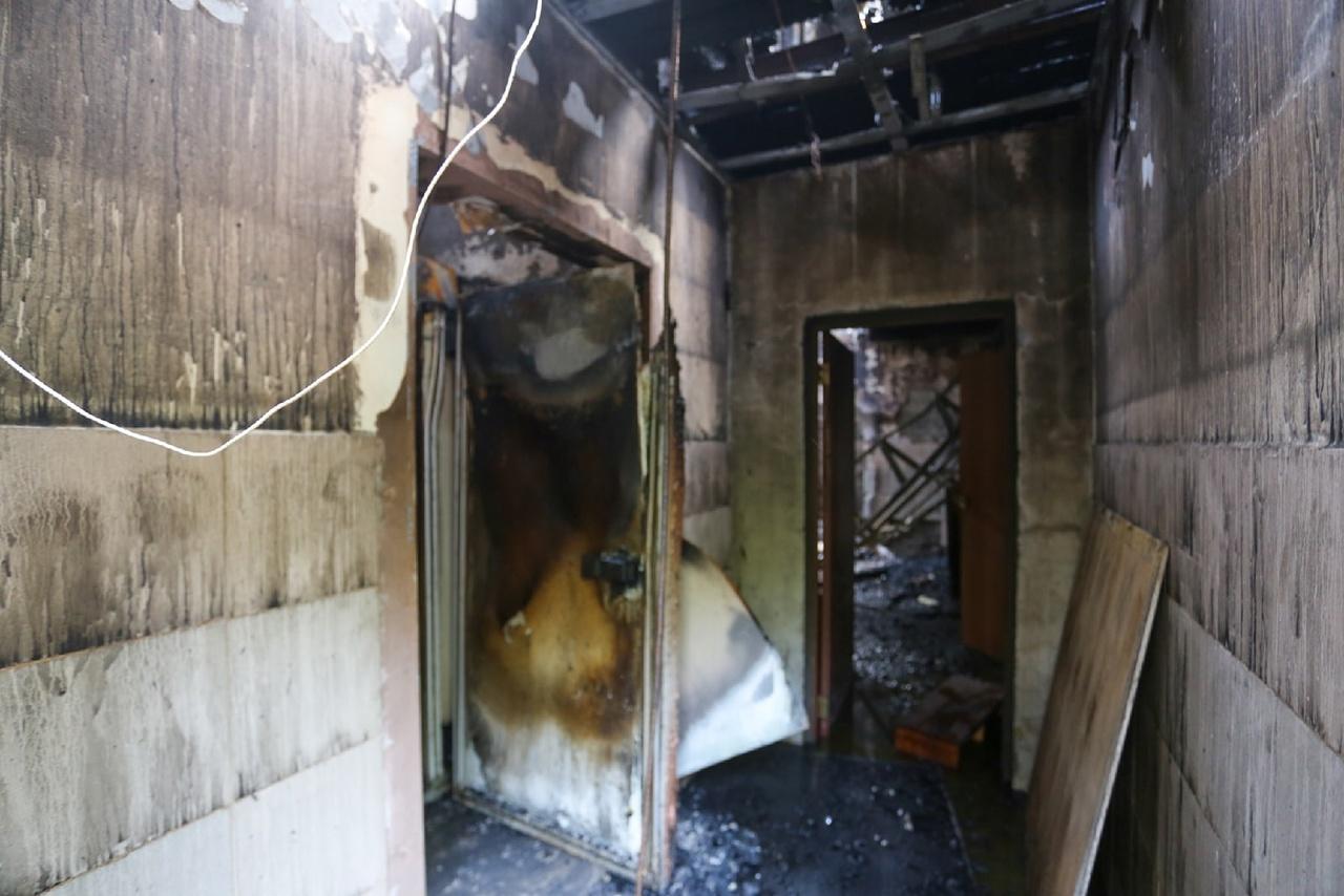 Фото Тушили до 4 утра: что осталось от сгоревшего в Заельцовском парке ресторана Shalet 10