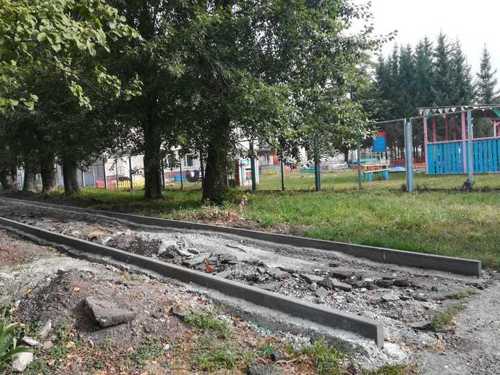 Фото В детском саду, где погибла 5-летняя девочка, просили отремонтировать тротуар 2