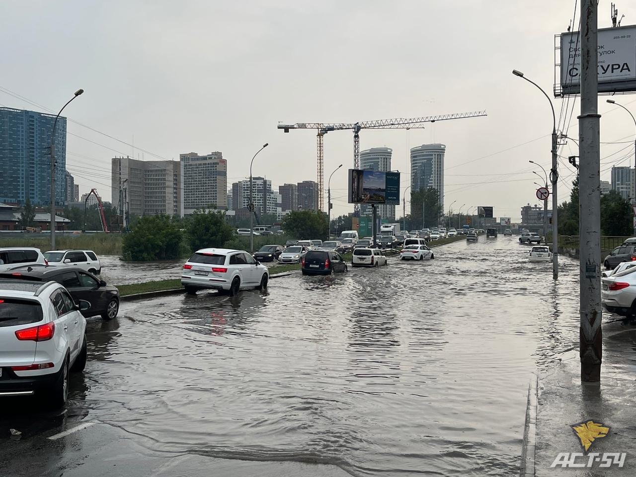 Фото Новосибирск затопило после сильного ливня 13 августа 2