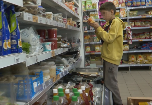 Фото Пострадавший мальчик показал, как его закрывали в морозилку в магазине Новосибирска 2