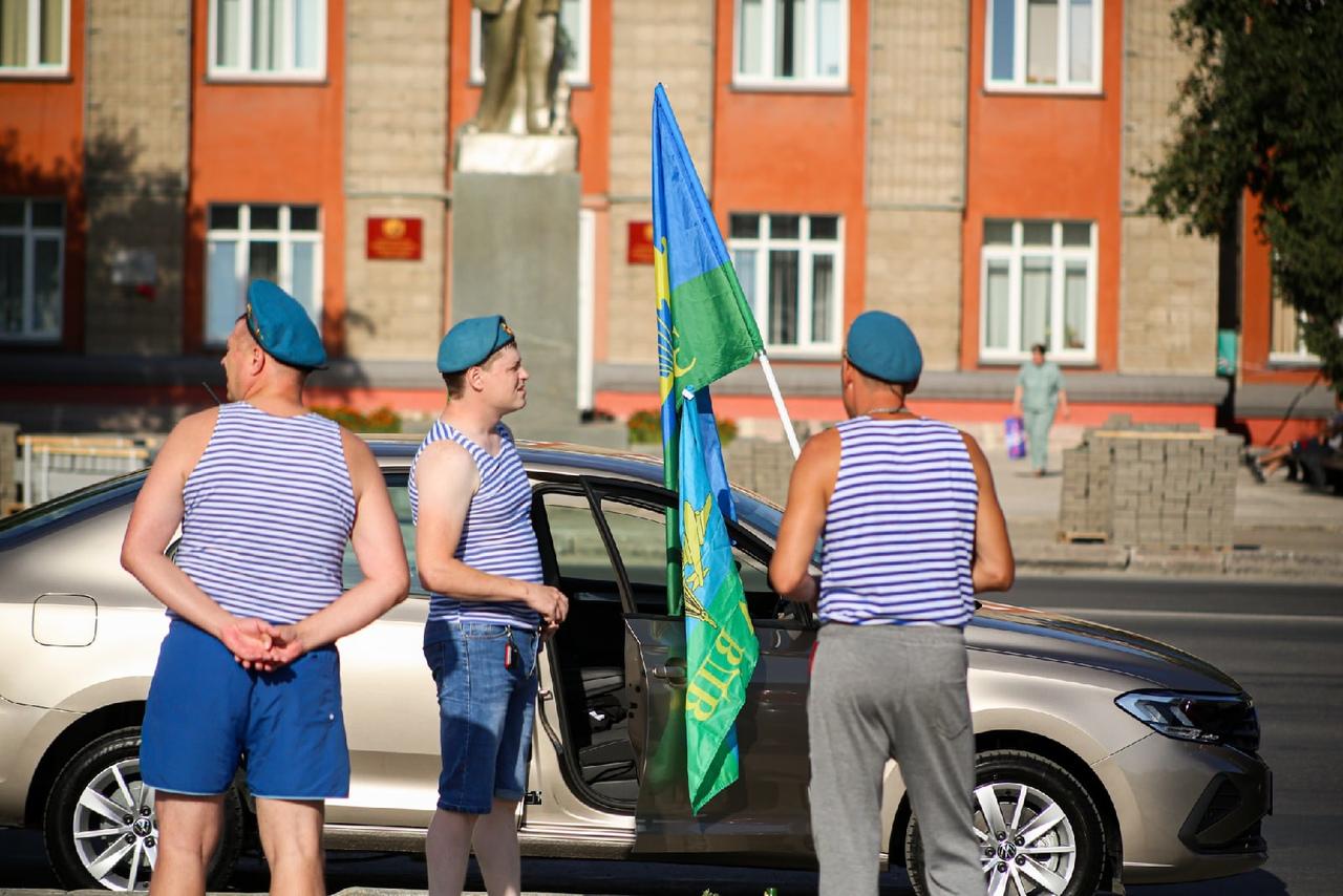 Фото Десантники в Новосибирске отмечают День ВДВ 2 августа 2