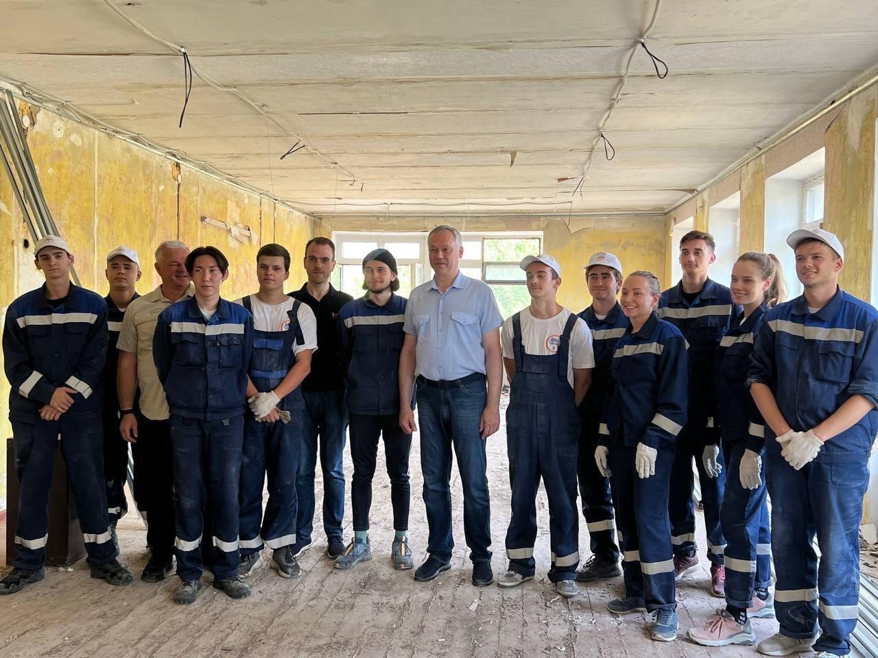 Фото Губернатор Травников встретился с работающими в ЛНР новосибирцами 2