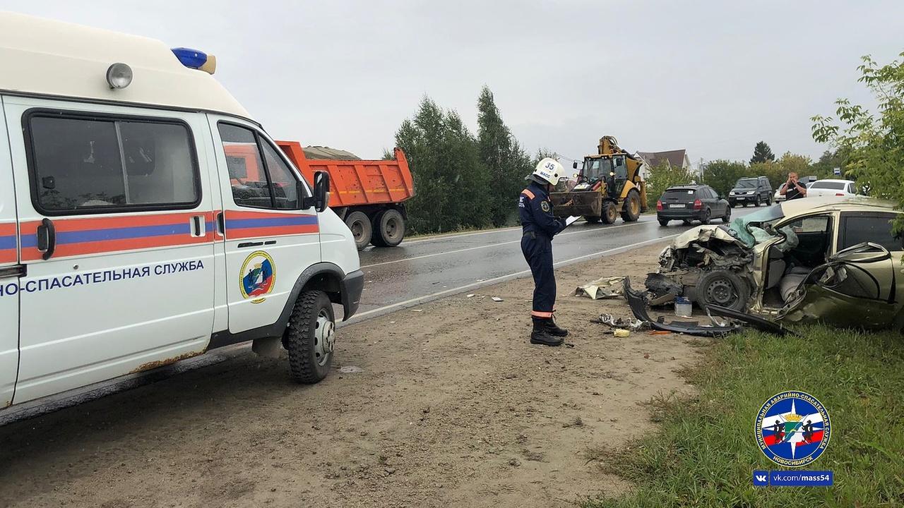 Фото Два ребёнка и женщина-водитель пострадали в ДТП с грузовиком в Новосибирске 2