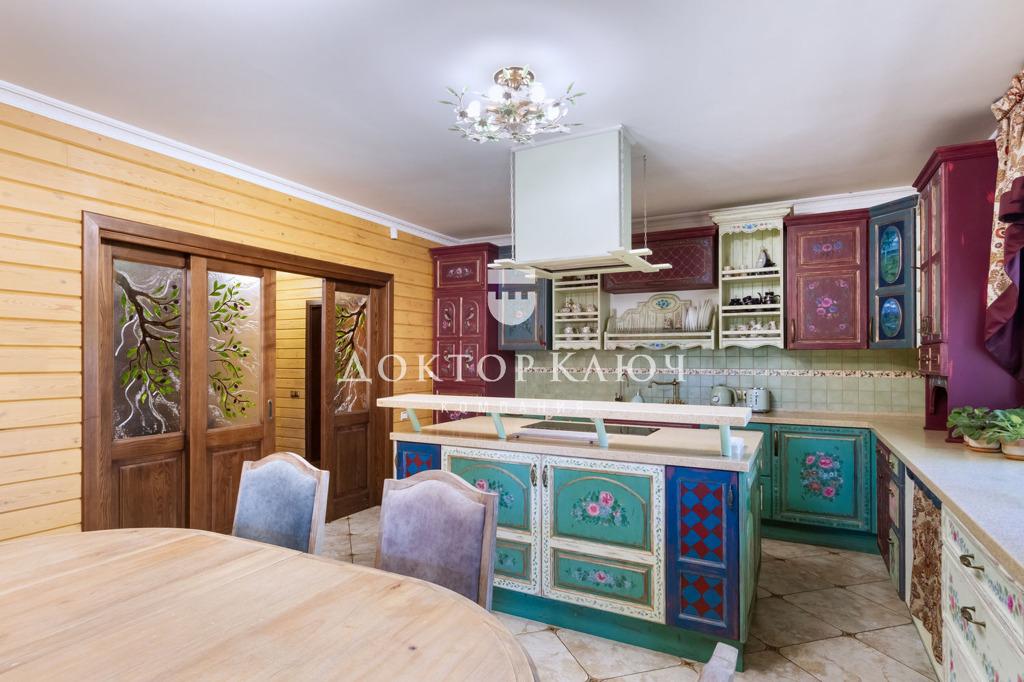 Фото Под Новосибирском продают коттедж с мастерской и зимним садом за 51,5 млн рублей 3