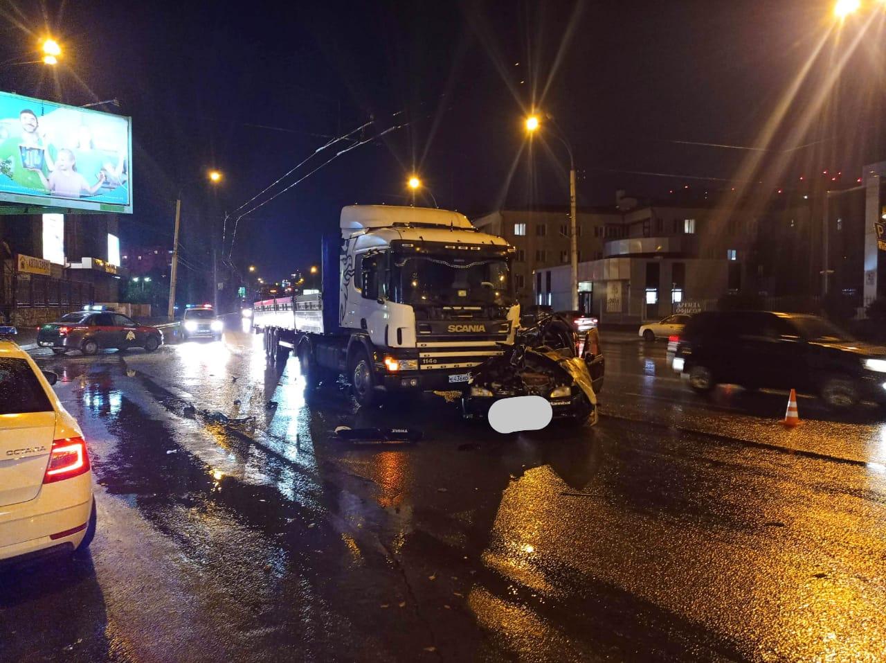 Фото Полиция сообщила подробности смертельного ДТП Honda с фурой в Новосибирске 2