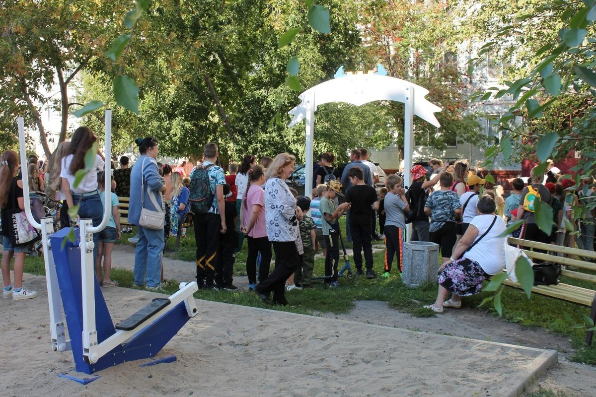 Фото Проводим лето вместе: жители дома Дуси Ковальчук 75 в Новосибирске отметили День соседей 6