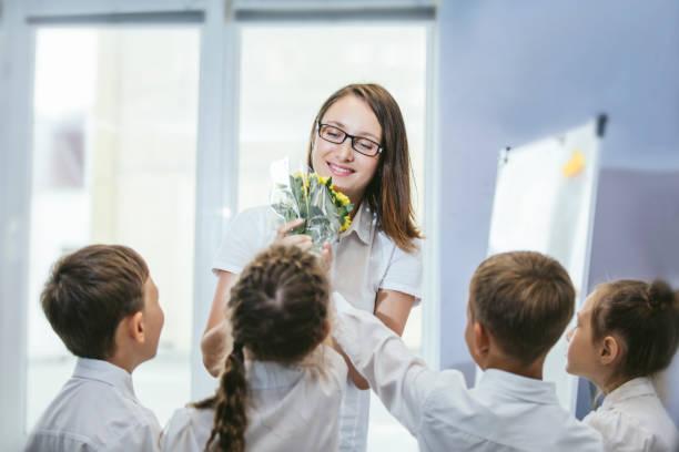 Фото Пытка гладиолусами: учителя назвали цветы, которые не хотят получать 1 сентября 2022 года 2