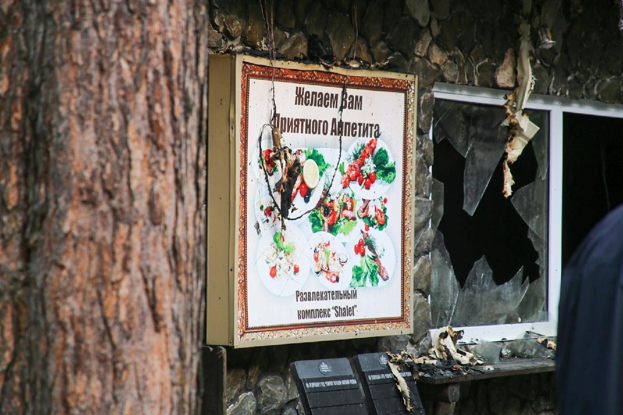 Фото Тушили до 4 утра: что осталось от сгоревшего в Заельцовском парке ресторана Shalet 5