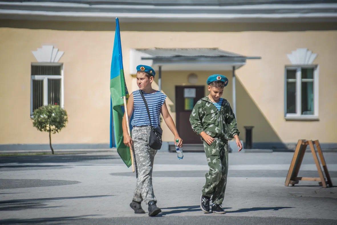 Фото В Новосибирске десантники отмечают день ВДВ - 10 праздничных фото с улиц города 7