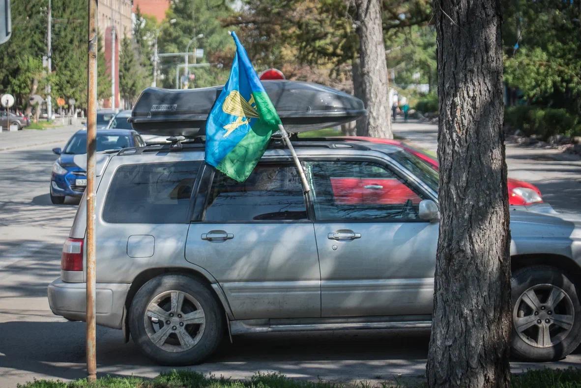 Фото В Новосибирске десантники отмечают день ВДВ - 10 праздничных фото с улиц города 4