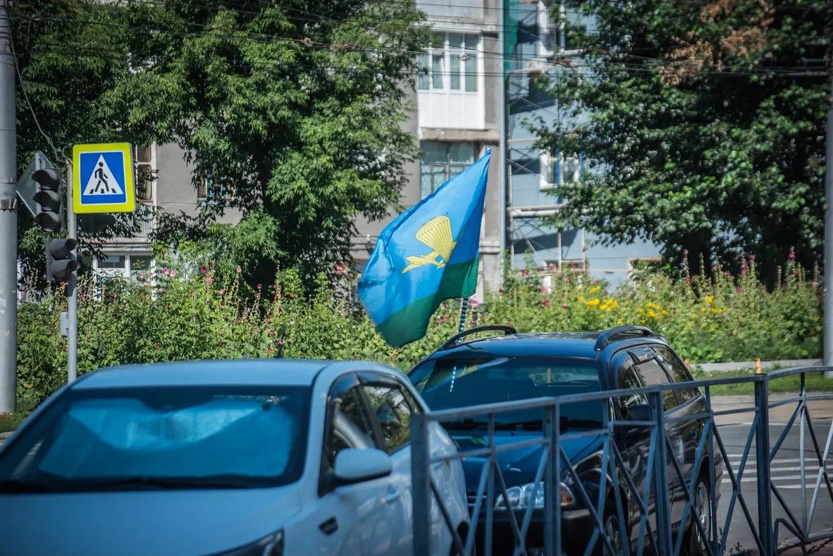 Фото В Новосибирске десантники отмечают день ВДВ - 10 праздничных фото с улиц города 5