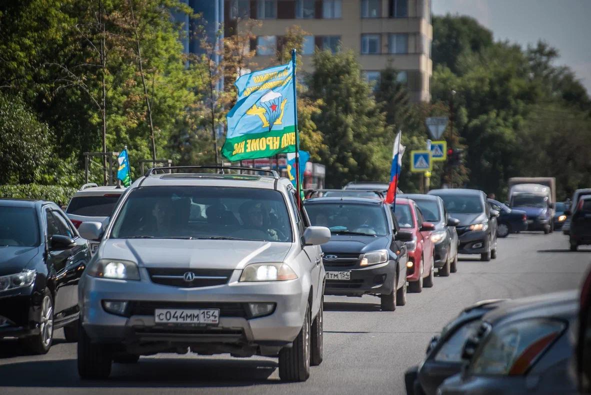 Фото В Новосибирске десантники отмечают день ВДВ - 10 праздничных фото с улиц города 10