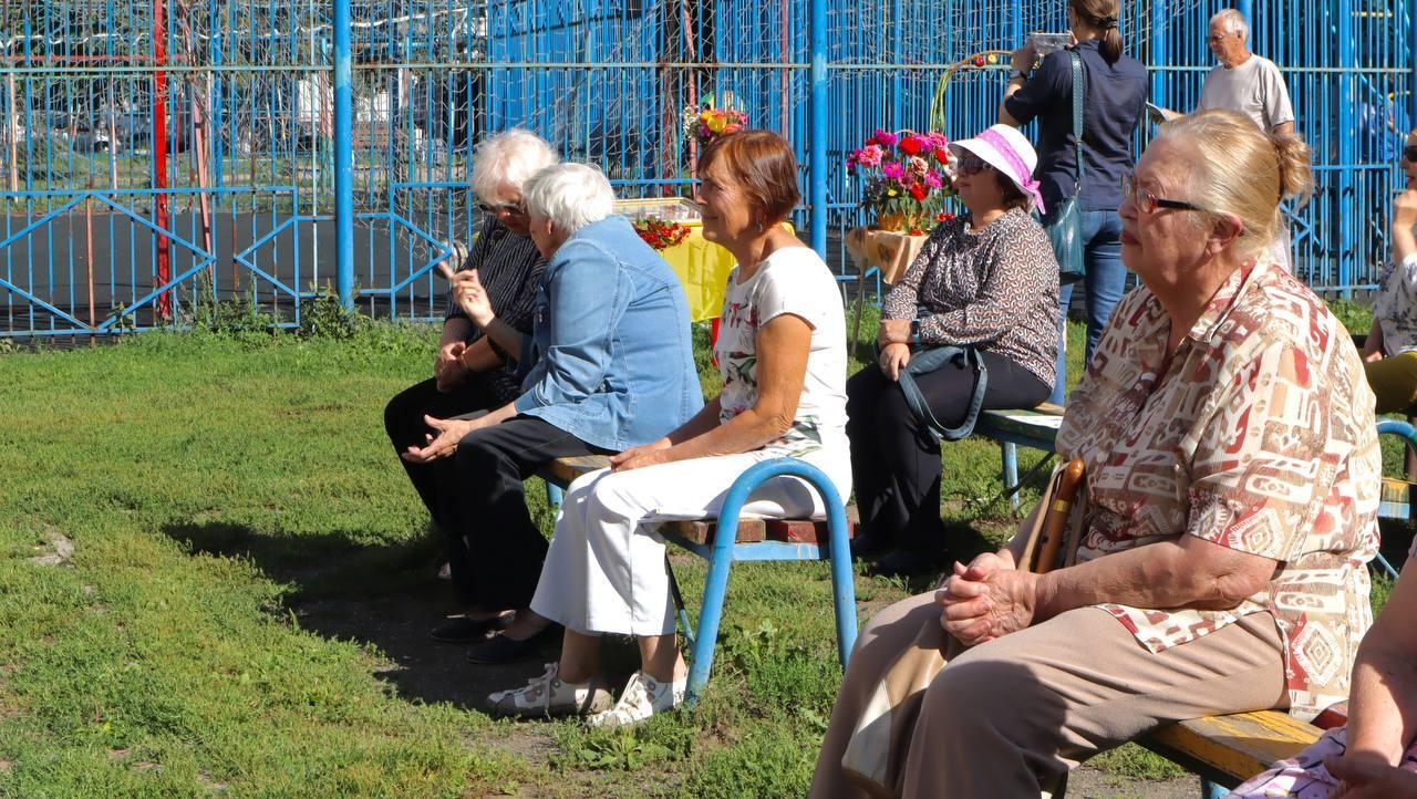 Катались на пони и угощались урожаем: В Новосибирске прошел городской  праздник «День соседей» - sib.fm