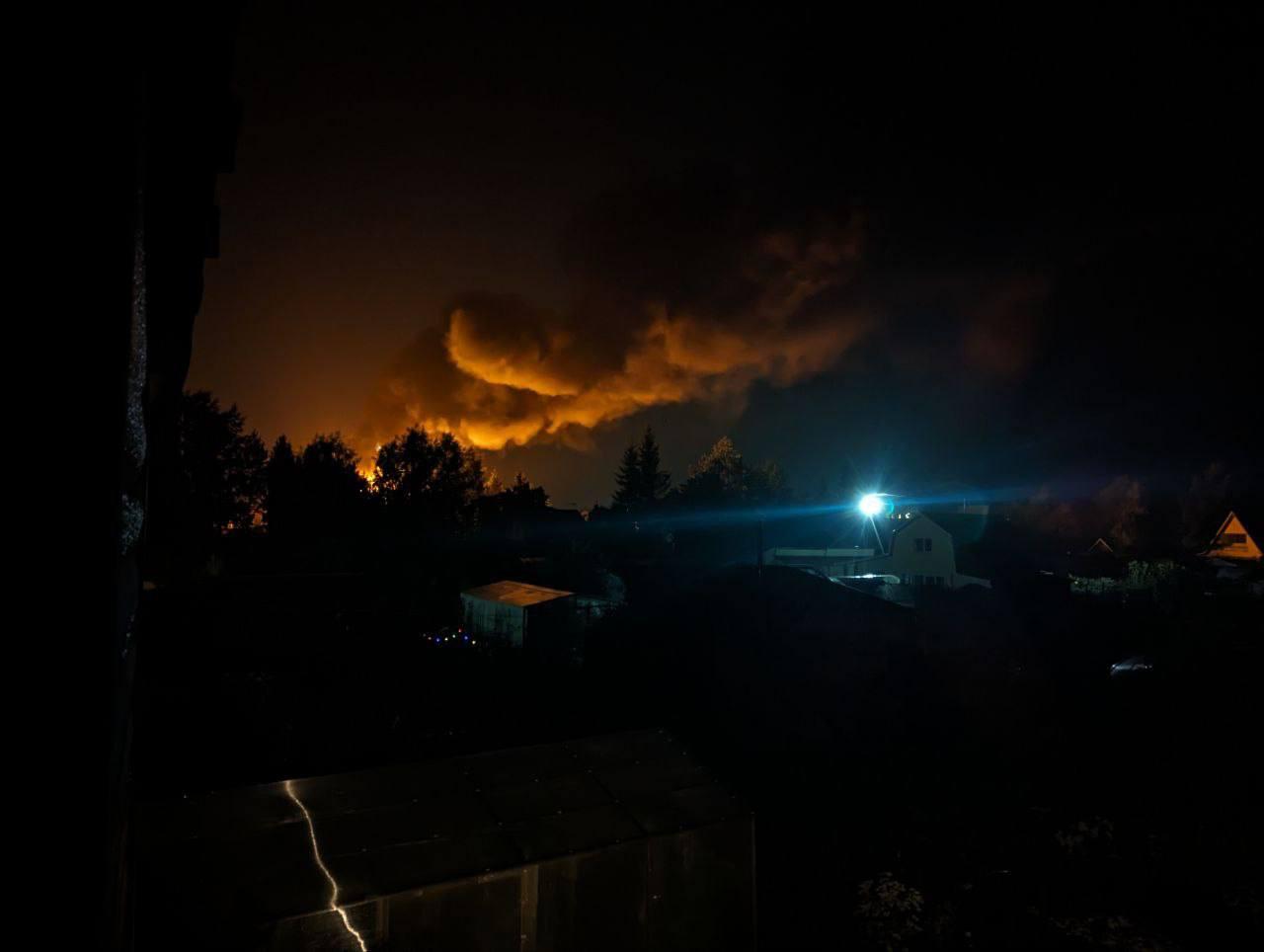 Фото Отключение света, пожары и сверкающие молнии: последствия ночной грозы в Новосибирской области 5