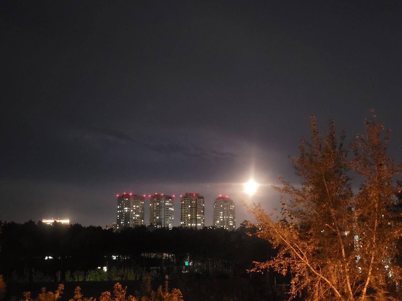 Фото Жители Новосибирска заметили Суперлуние 2 - Сиб.ФМ Фото Жители Новосибирска заметили Суперлуние 2
