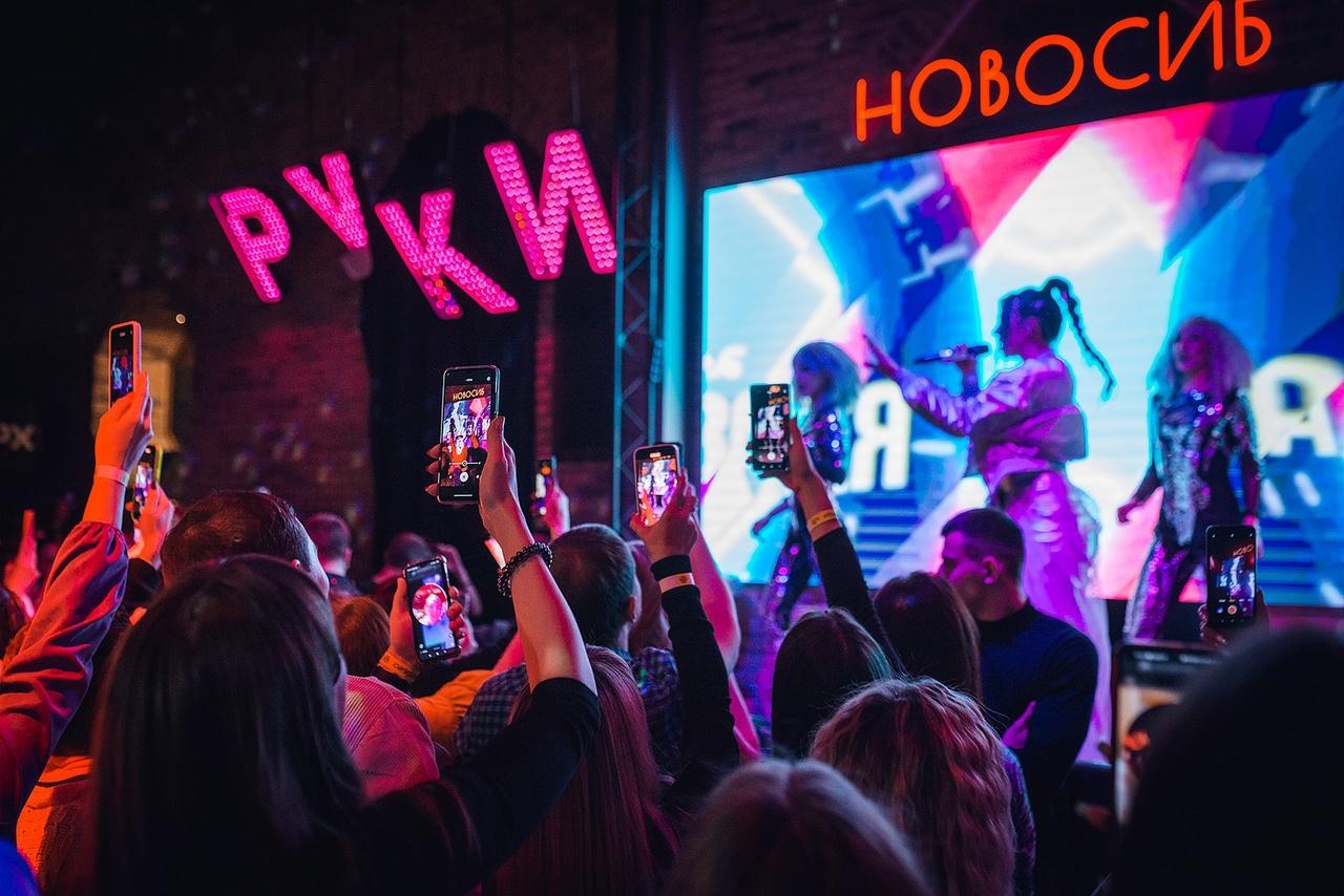 Фото 16 августа концерт Оксаны Ковалевской (KRASKI) в Руки ВВерх! Бар! 2 - Сиб.ФМ Фото 16 августа концерт Оксаны Ковалевской (KRASKI) в Руки ВВерх! Бар! 2