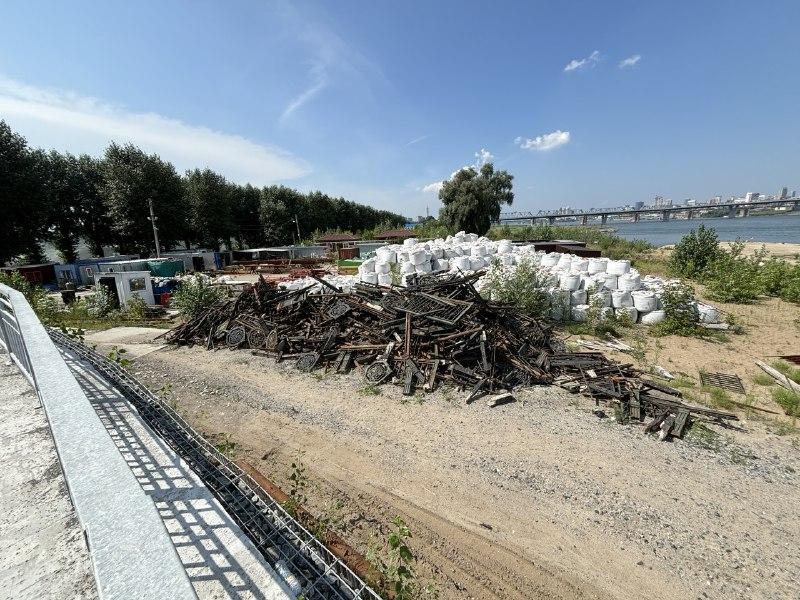 Фото В Новосибирске заменят 70-летние перила Октябрьского моста 2