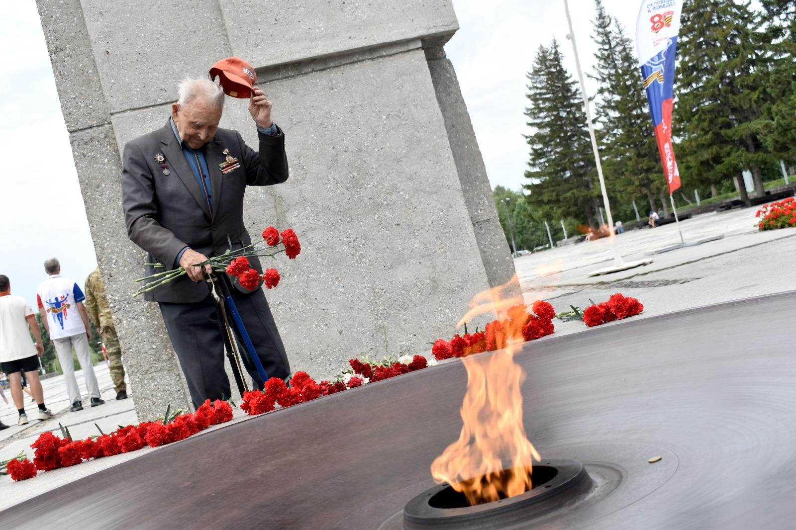 Фото Факел Победы – носитель истории. Этап всероссийской спортивно-патриотической акции принимал Новосибирск 4 - Сиб.ФМ Фото Факел Победы – носитель истории. Этап всероссийской спортивно-патриотической акции принимал Новосибирск 4