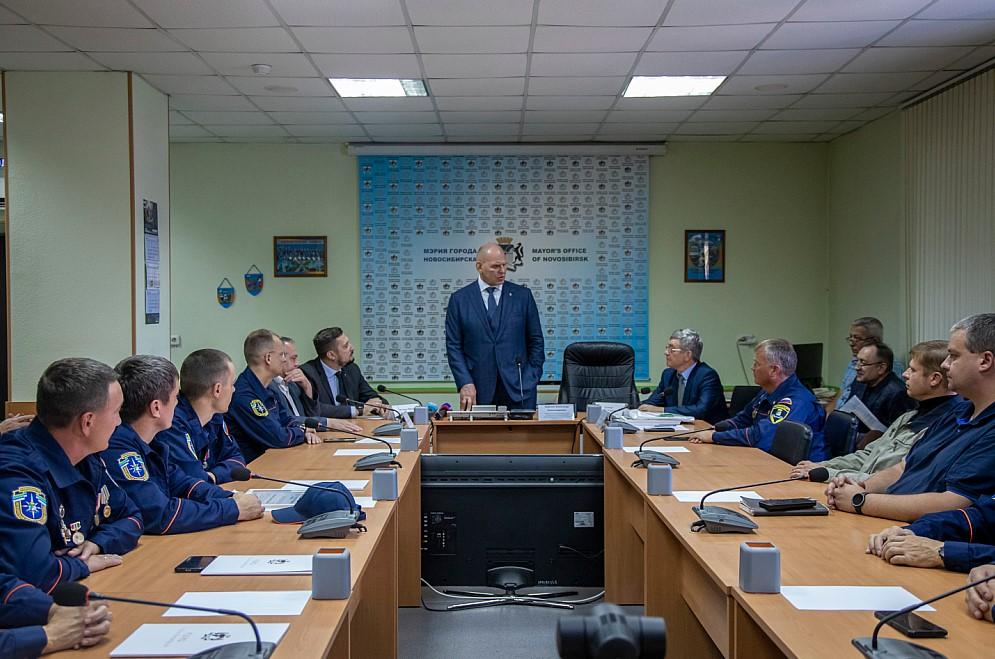 Фото Александр Карелин встретился с сотрудниками МКУ «Служба аварийно-спасательных работ и гражданской защиты» 3 - Сиб.ФМ Фото Александр Карелин встретился с сотрудниками МКУ «Служба аварийно-спасательных работ и гражданской защиты» 3