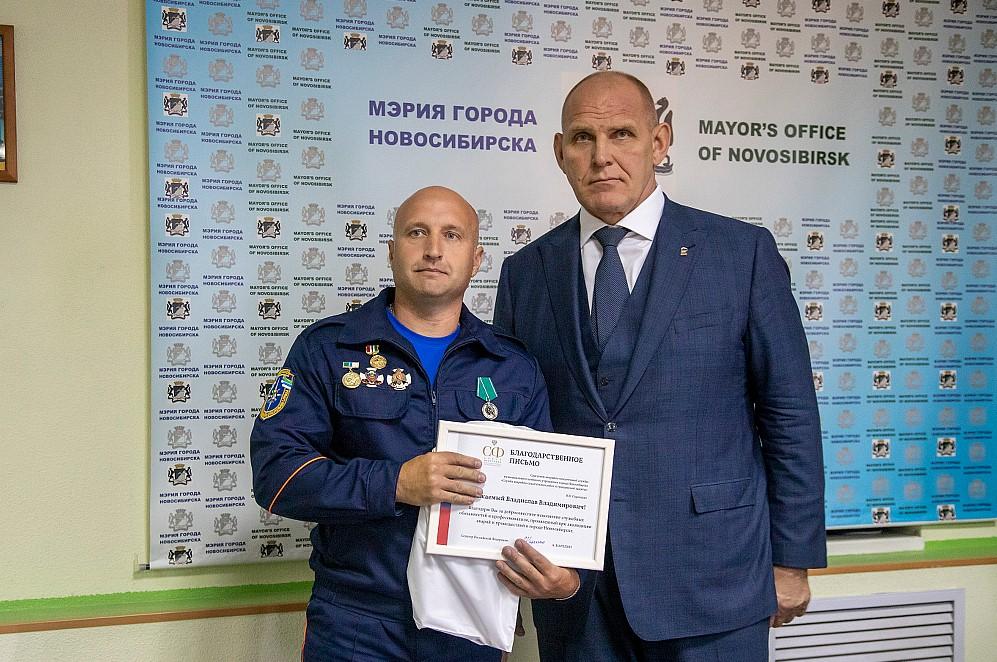 Фото Александр Карелин встретился с сотрудниками МКУ «Служба аварийно-спасательных работ и гражданской защиты» 4 - Сиб.ФМ Фото Александр Карелин встретился с сотрудниками МКУ «Служба аварийно-спасательных работ и гражданской защиты» 4