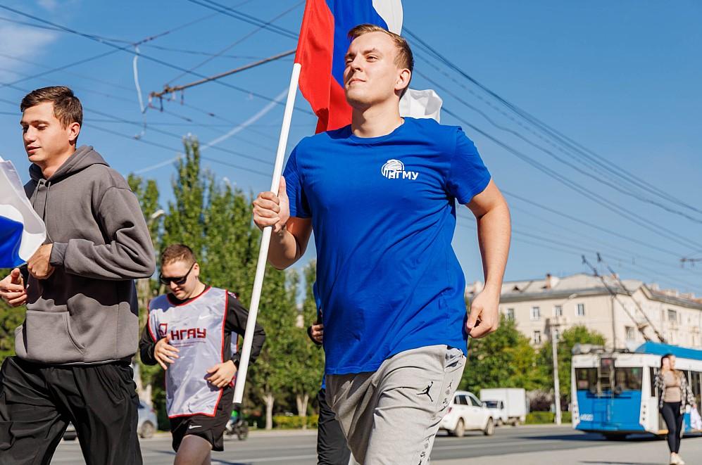 Фото Студенты СГУГиТ отметили День Государственного флага Российской Федерации беговым стартом 2 - Сиб.ФМ Фото Студенты СГУГиТ отметили День Государственного флага Российской Федерации беговым стартом 2