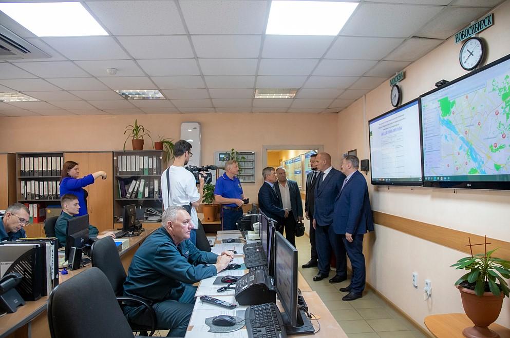 Фото Александр Карелин встретился с сотрудниками МКУ «Служба аварийно-спасательных работ и гражданской защиты» 2 - Сиб.ФМ Фото Александр Карелин встретился с сотрудниками МКУ «Служба аварийно-спасательных работ и гражданской защиты» 2