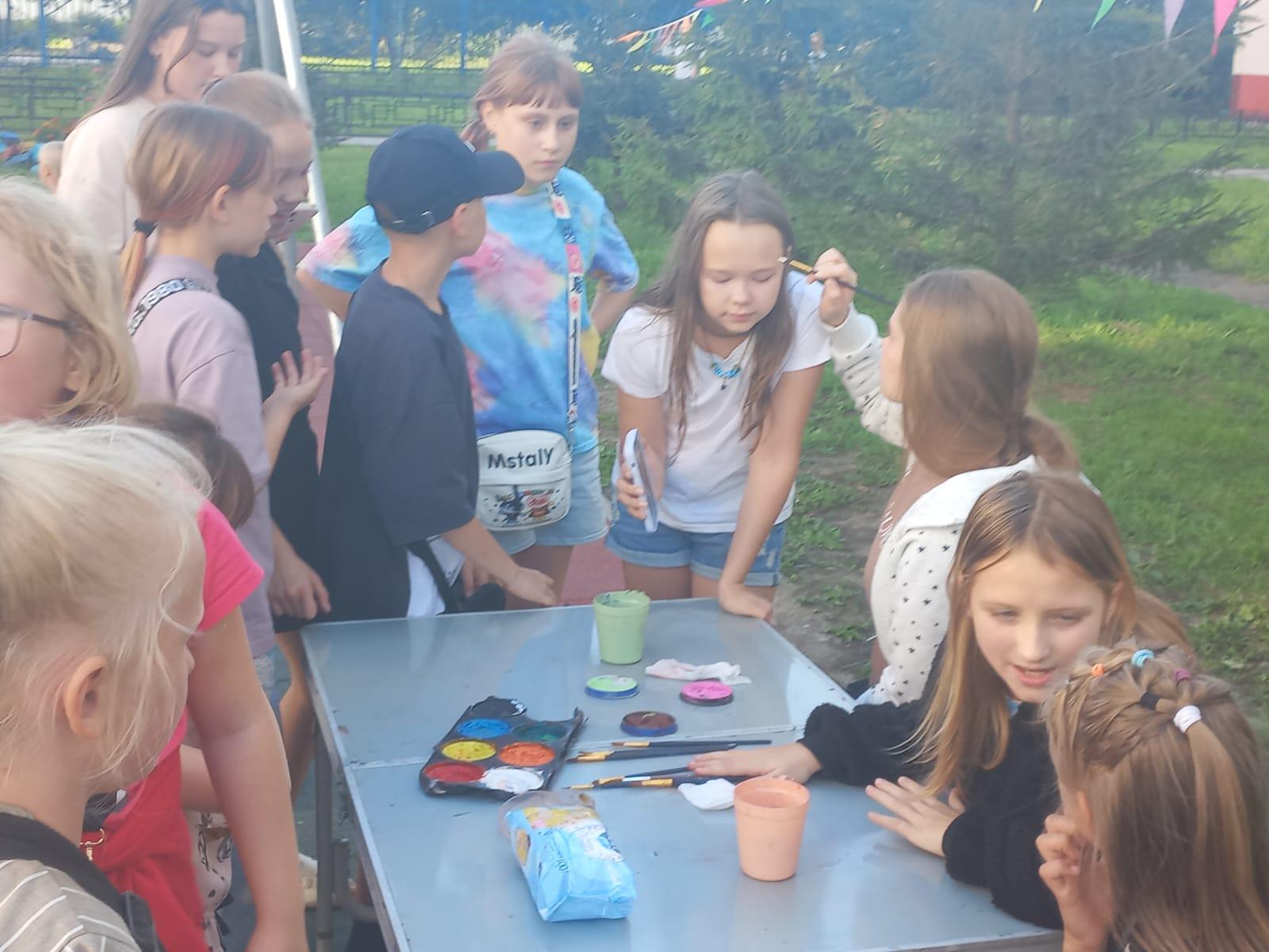 Фото Работа не окончится никогда: на Чемском жилмассиве открываются новые детские городки 3 - Сиб.ФМ Фото Работа не окончится никогда: на Чемском жилмассиве открываются новые детские городки 3