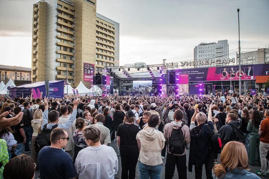 Фото Александр Пушной собрал аншлаг на концерте в Новосибирске. 20 ярких кадров 16