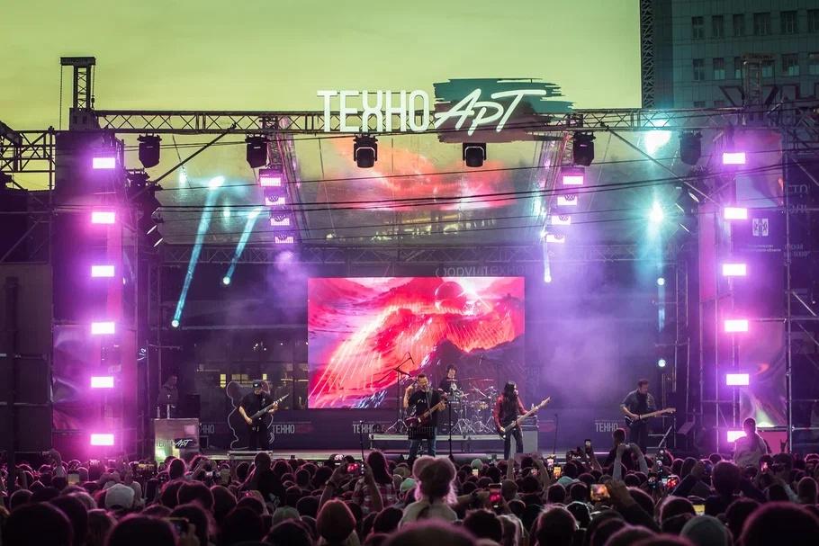 Фото Александр Пушной собрал аншлаг на концерте в Новосибирске. 20 ярких кадров 15