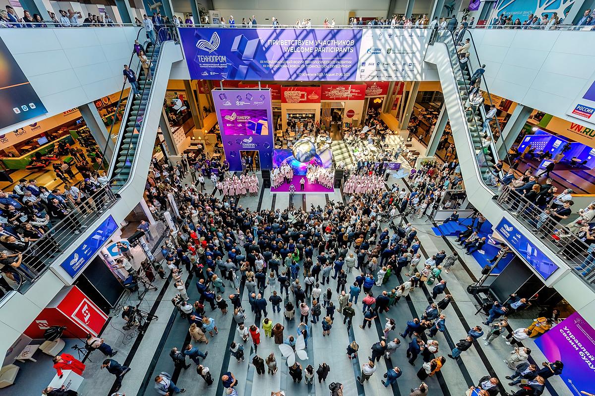 Фото «Ростелеком» представил технологии ИИ для цифровых регионов на «Технопроме-2025» 3