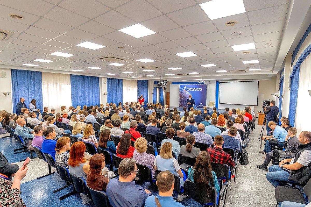 Фото Сенатор Александр Карелин и сотрудники «Ростелекома» обсудили тренды в развитии ИТ-отрасли 4 - Сиб.ФМ Фото Сенатор Александр Карелин и сотрудники «Ростелекома» обсудили тренды в развитии ИТ-отрасли 4