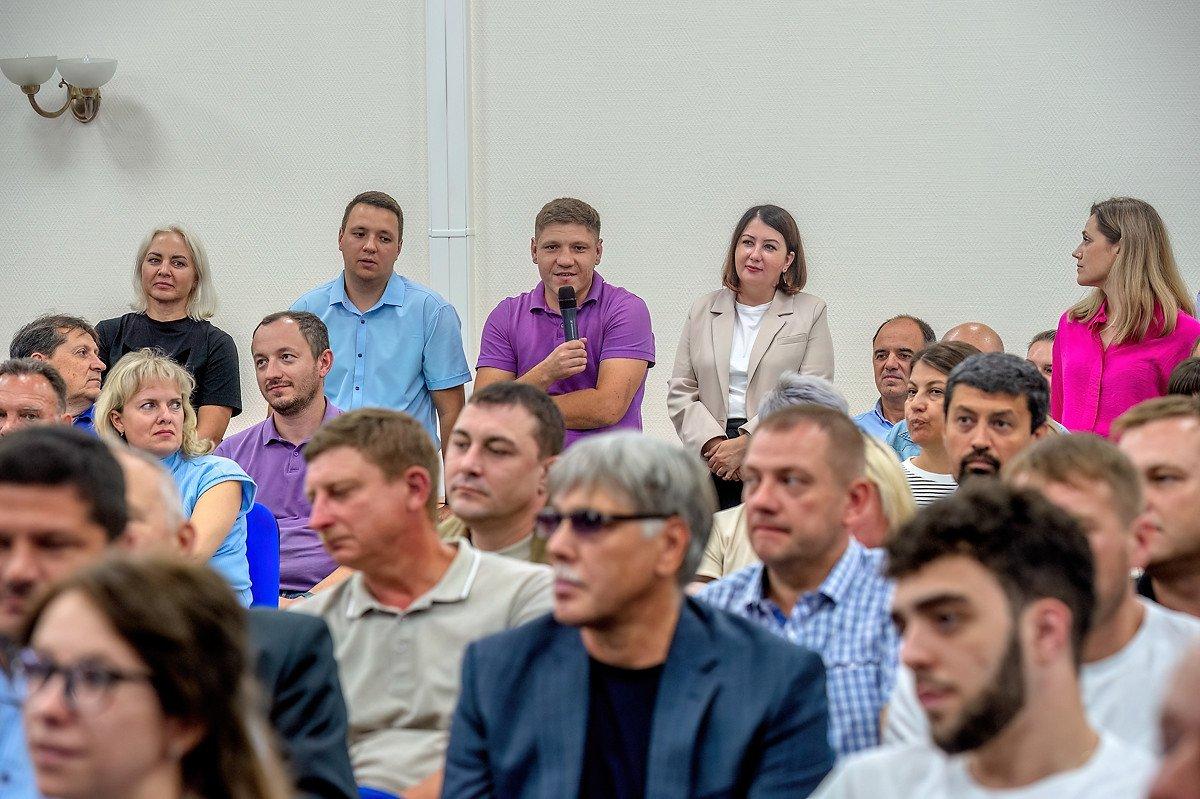 Фото Сенатор Александр Карелин и сотрудники «Ростелекома» обсудили тренды в развитии ИТ-отрасли 2 - Сиб.ФМ Фото Сенатор Александр Карелин и сотрудники «Ростелекома» обсудили тренды в развитии ИТ-отрасли 2