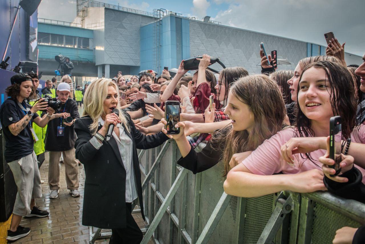 Фото Крики фанатов, тысячи зрителей и Ваня Дмитриенко. День Болельщика в Новосибирске – яркие кадры 34 - Сиб.ФМ Фото Крики фанатов, тысячи зрителей и Ваня Дмитриенко. День Болельщика в Новосибирске – яркие кадры 34