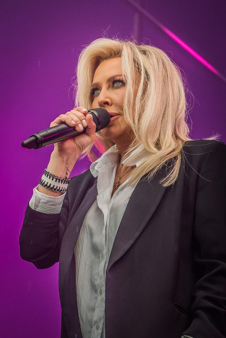 Фото Крики фанатов, тысячи зрителей и Ваня Дмитриенко. День Болельщика в Новосибирске – яркие кадры 32 - Сиб.ФМ Фото Крики фанатов, тысячи зрителей и Ваня Дмитриенко. День Болельщика в Новосибирске – яркие кадры 32