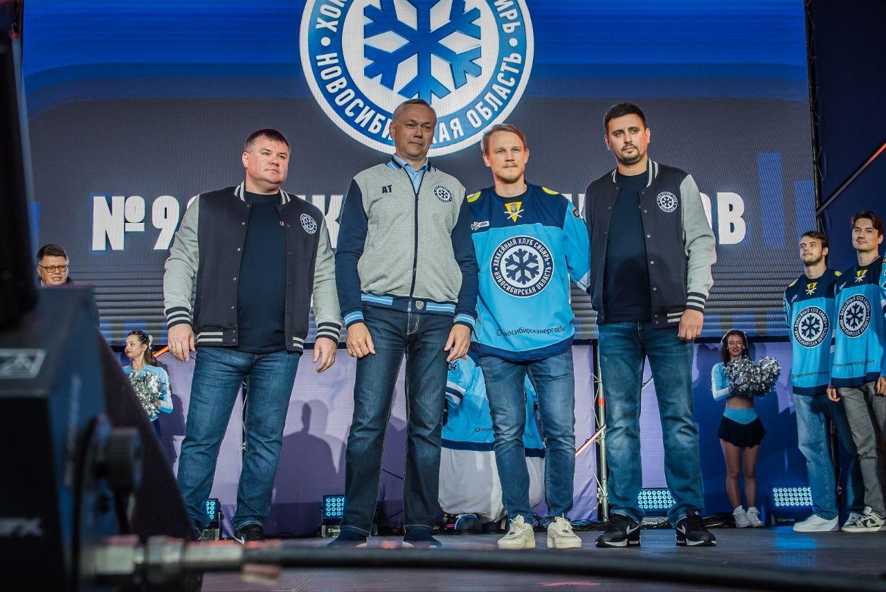 Фото Крики фанатов, тысячи зрителей и Ваня Дмитриенко. День Болельщика в Новосибирске – яркие кадры 27 - Сиб.ФМ Фото Крики фанатов, тысячи зрителей и Ваня Дмитриенко. День Болельщика в Новосибирске – яркие кадры 27