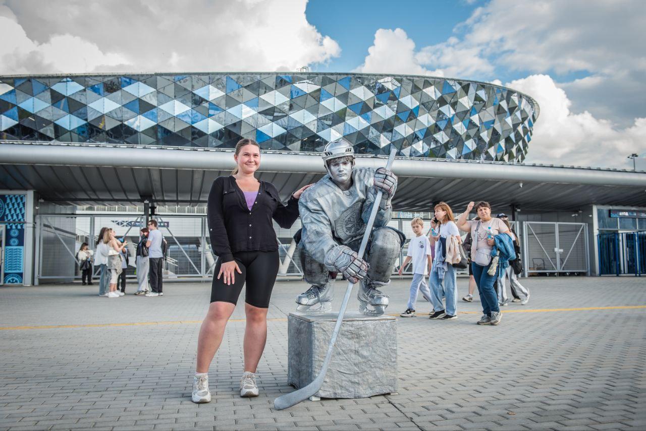 Фото Крики фанатов, тысячи зрителей и Ваня Дмитриенко. День Болельщика в Новосибирске – яркие кадры 24 - Сиб.ФМ Фото Крики фанатов, тысячи зрителей и Ваня Дмитриенко. День Болельщика в Новосибирске – яркие кадры 24