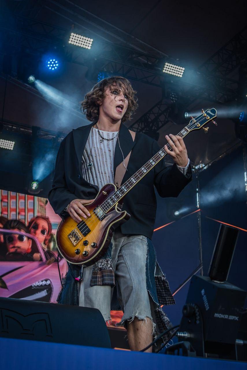 Фото Крики фанатов, тысячи зрителей и Ваня Дмитриенко. День Болельщика в Новосибирске – яркие кадры 21 - Сиб.ФМ Фото Крики фанатов, тысячи зрителей и Ваня Дмитриенко. День Болельщика в Новосибирске – яркие кадры 21