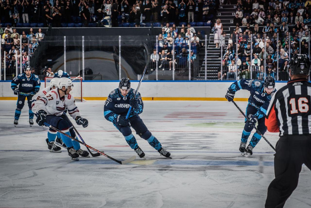 Фото Крики фанатов, тысячи зрителей и Ваня Дмитриенко. День Болельщика в Новосибирске – яркие кадры 3 - Сиб.ФМ Фото Крики фанатов, тысячи зрителей и Ваня Дмитриенко. День Болельщика в Новосибирске – яркие кадры 3