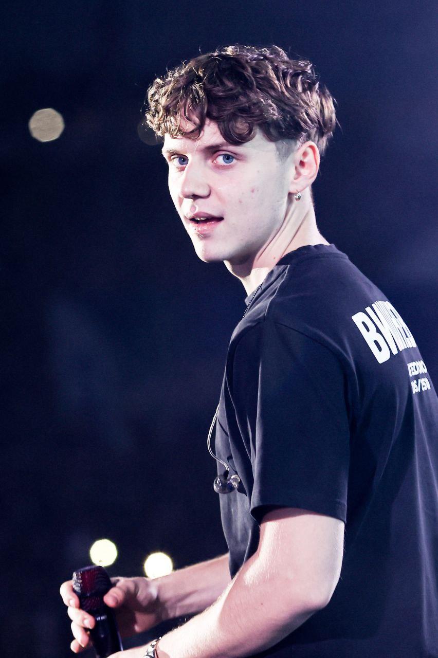 Фото Ваня Дмитриенко получил фирменную форму от новосибирского клуба ХК «Сибирь» 5 - Сиб.ФМ Фото Ваня Дмитриенко получил фирменную форму от новосибирского клуба ХК «Сибирь» 5