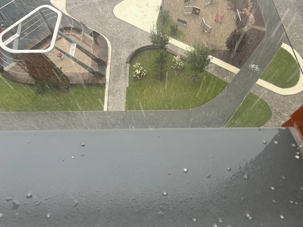 Фото Град обрушился на Новосибирск – МЧС предупреждает: «Будьте осторожны!» 2 - Сиб.ФМ Фото Град обрушился на Новосибирск – МЧС предупреждает: «Будьте осторожны!» 2