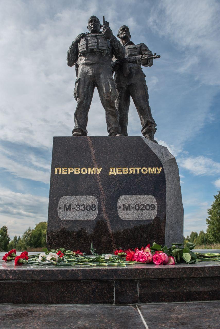 Фото «Два года с даты смерти»: В Новосибирске почтили память лидера ЧВК «Вагнер» Евгения Пригожина – фоторепортаж 4 - Сиб.ФМ Фото «Два года с даты смерти»: В Новосибирске почтили память лидера ЧВК «Вагнер» Евгения Пригожина – фоторепортаж 4