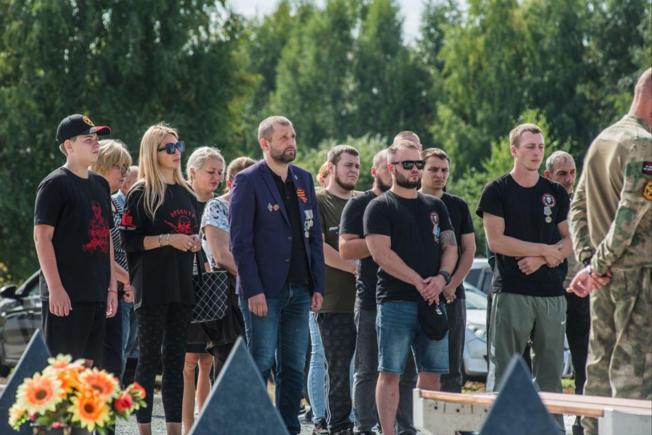 Фото «Два года с даты смерти»: В Новосибирске почтили память лидера ЧВК «Вагнер» Евгения Пригожина – фоторепортаж 2 - Сиб.ФМ Фото «Два года с даты смерти»: В Новосибирске почтили память лидера ЧВК «Вагнер» Евгения Пригожина – фоторепортаж 2