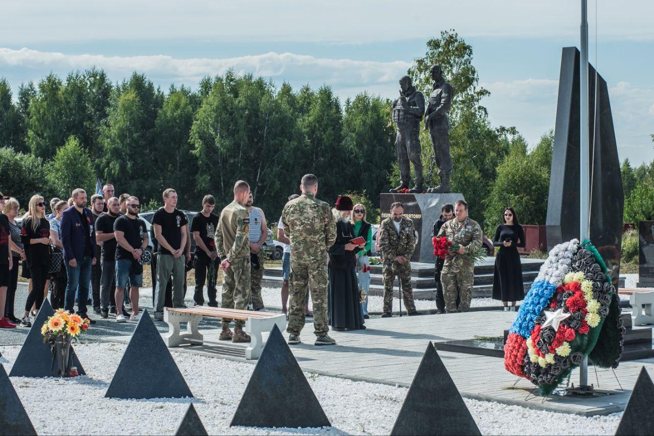 Фото «Два года с даты смерти»: В Новосибирске почтили память лидера ЧВК «Вагнер» Евгения Пригожина – фоторепортаж 21 - Сиб.ФМ Фото «Два года с даты смерти»: В Новосибирске почтили память лидера ЧВК «Вагнер» Евгения Пригожина – фоторепортаж 21
