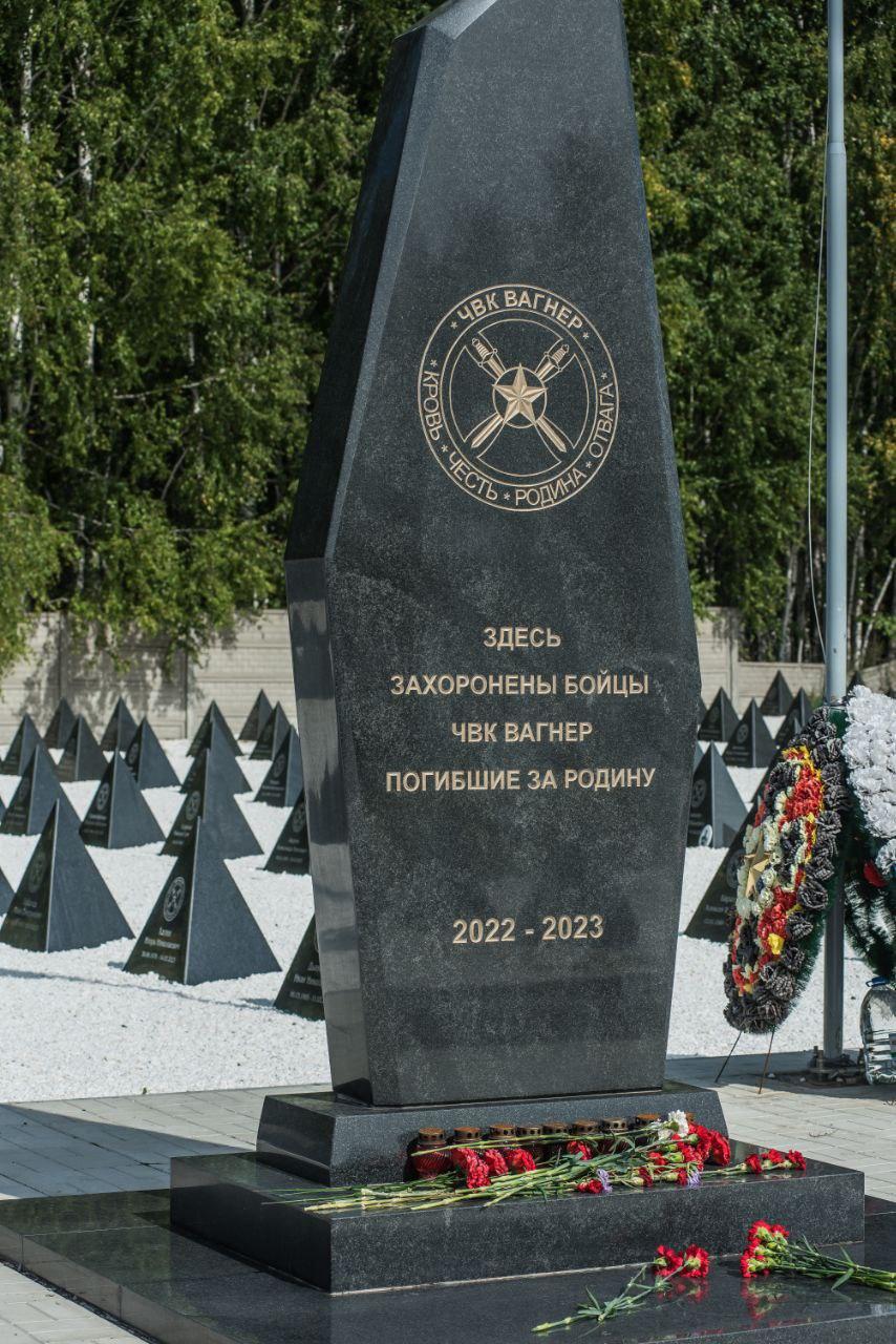 Фото «Два года с даты смерти»: В Новосибирске почтили память лидера ЧВК «Вагнер» Евгения Пригожина – фоторепортаж 17 - Сиб.ФМ Фото «Два года с даты смерти»: В Новосибирске почтили память лидера ЧВК «Вагнер» Евгения Пригожина – фоторепортаж 17