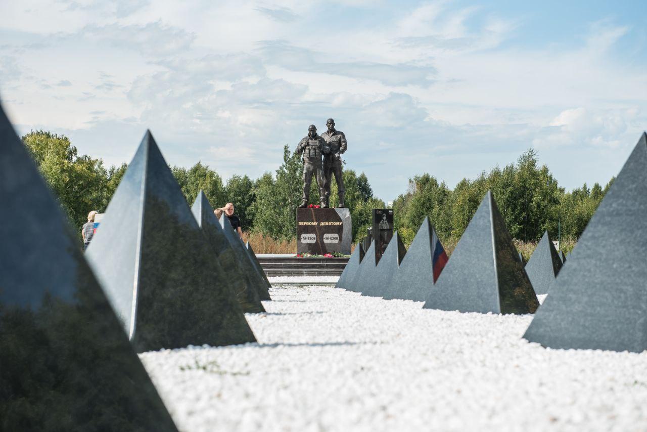 Фото «Два года с даты смерти»: В Новосибирске почтили память лидера ЧВК «Вагнер» Евгения Пригожина – фоторепортаж 10 - Сиб.ФМ Фото «Два года с даты смерти»: В Новосибирске почтили память лидера ЧВК «Вагнер» Евгения Пригожина – фоторепортаж 10