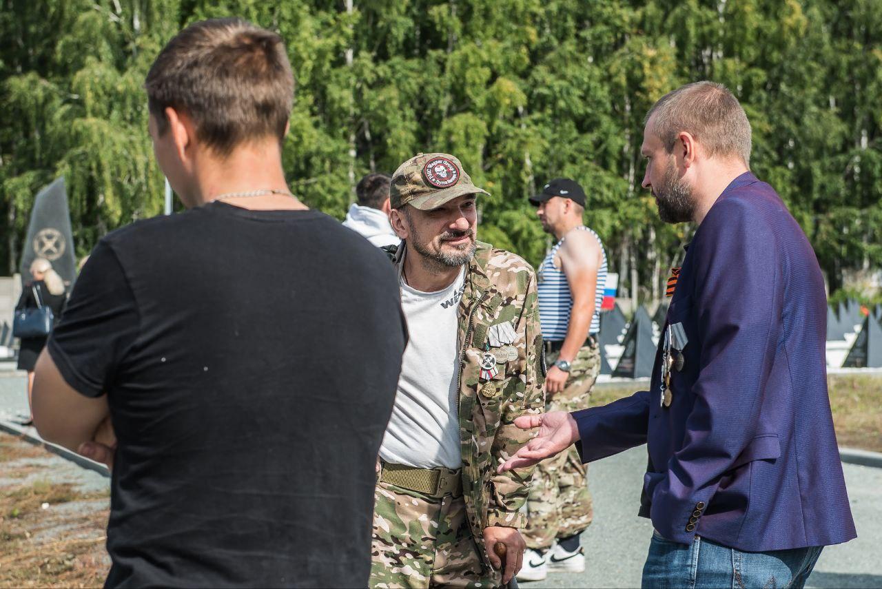 Фото «Два года с даты смерти»: В Новосибирске почтили память лидера ЧВК «Вагнер» Евгения Пригожина – фоторепортаж 8 - Сиб.ФМ Фото «Два года с даты смерти»: В Новосибирске почтили память лидера ЧВК «Вагнер» Евгения Пригожина – фоторепортаж 8